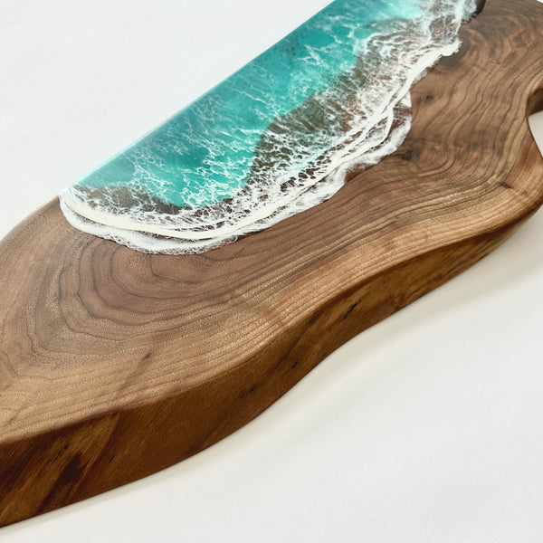 Planche de charcuterie côtière en noyer noir Live Edge - 27" x 10" (#3646)