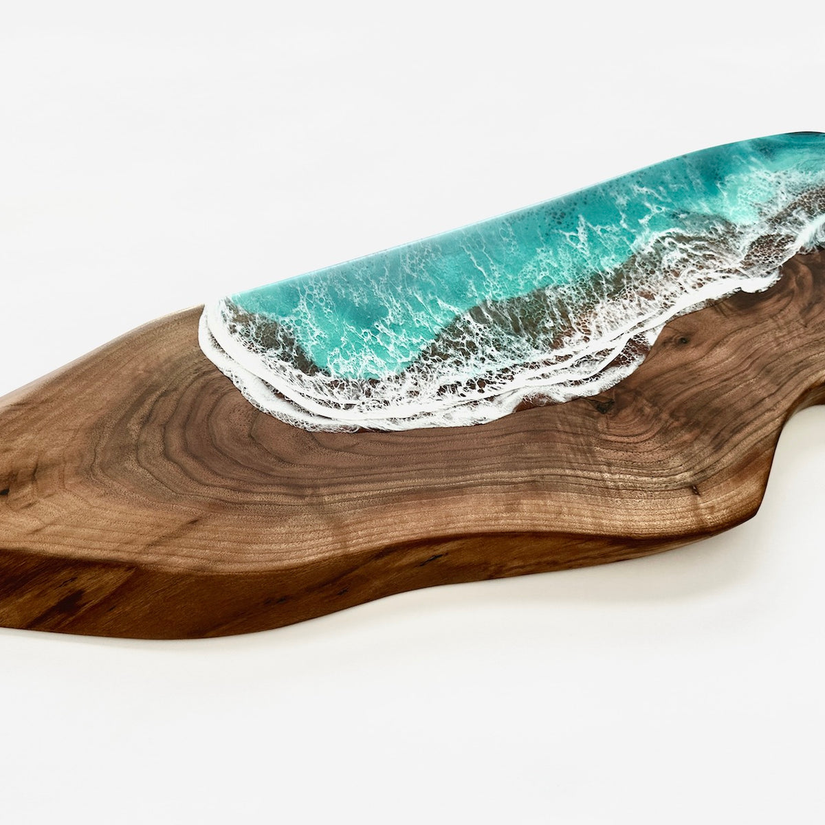 Planche de charcuterie côtière en noyer noir Live Edge - 27" x 10" (#3646)