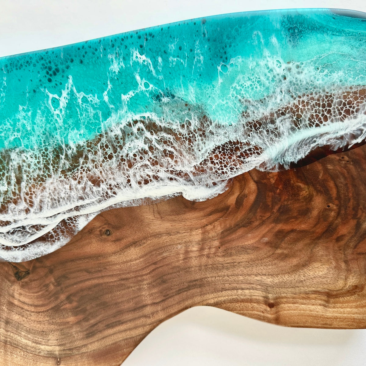 Planche de charcuterie côtière en noyer noir Live Edge - 27" x 10" (#3646)