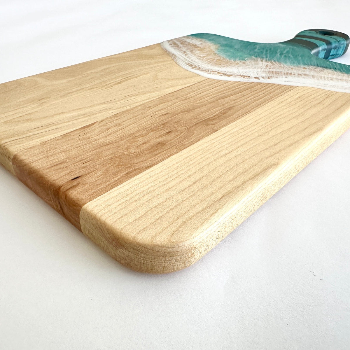 Planche de charcuterie côtière en érable avec poignée - 16" x 8" (#3649)