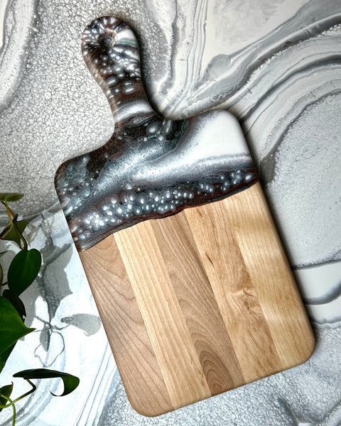 Planche de charcuterie côtière en érable avec poignée - 16" x 8" (n° 3656) - À PRIX RÉDUIT - Artisan Seconds