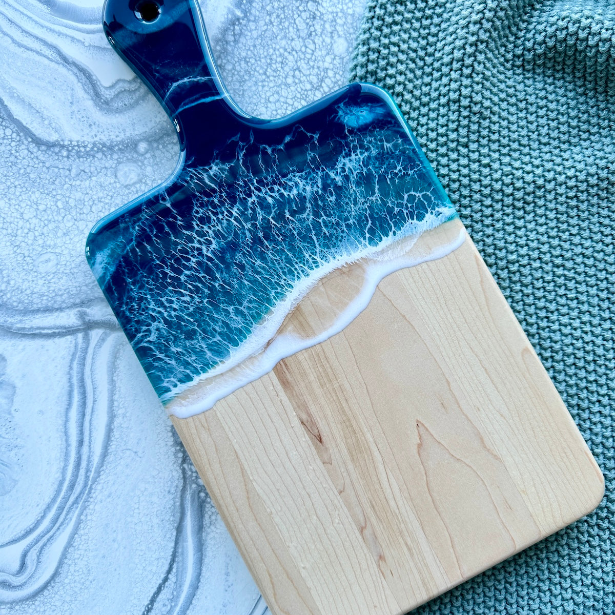 Planche de charcuterie côtière en érable avec poignée - 16" x 8" (#3648)