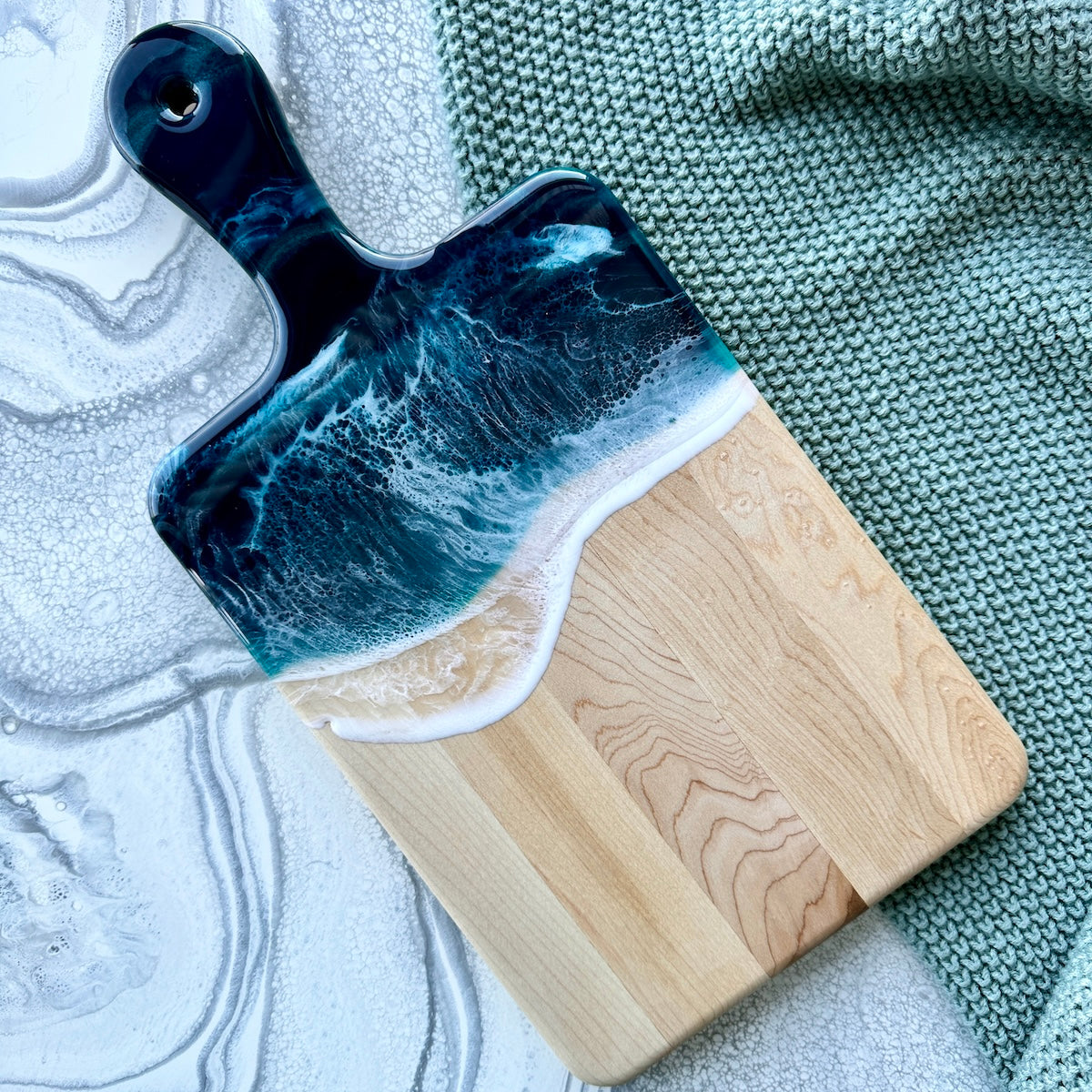 Planche de charcuterie côtière en érable avec poignée - 16" x 8" (#3648)