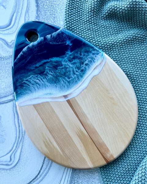 Planche de charcuterie côtière en érable avec poignée - 16" x 8" (n° 3656) - À PRIX RÉDUIT - Artisan Seconds