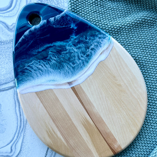 Planche de charcuterie côtière en érable avec poignée - 16" x 8" (n° 3656) - À PRIX RÉDUIT - Artisan Seconds