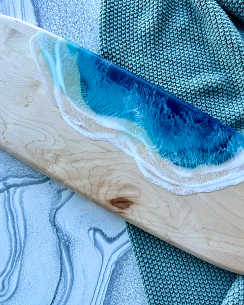 Planche de charcuterie côtière en érable avec poignée - 16" x 8" (n° 3656) - À PRIX RÉDUIT - Artisan Seconds