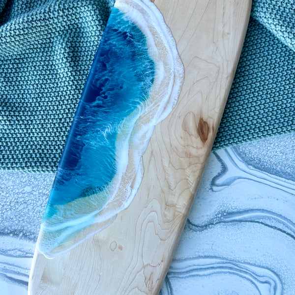 Planche de charcuterie côtière en érable avec poignée - 16" x 8" (n° 3656) - À PRIX RÉDUIT - Artisan Seconds