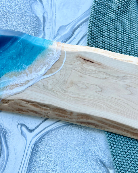 Planche de charcuterie côtière en érable avec poignée - 16" x 8" (n° 3656) - À PRIX RÉDUIT - Artisan Seconds