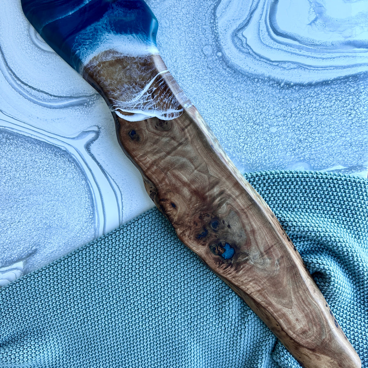 Planche de charcuterie côtière en érable avec poignée - 16" x 8" (n° 3656) - À PRIX RÉDUIT - Artisan Seconds