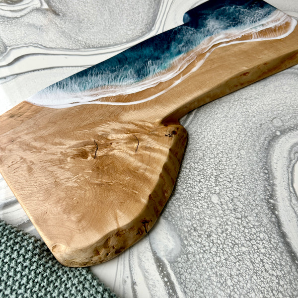 Planche de charcuterie côtière en érable avec poignée - 16" x 8" (n° 3656) - À PRIX RÉDUIT - Artisan Seconds