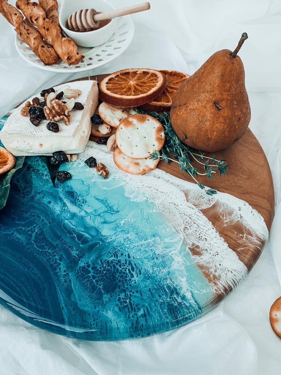 Course: Learn How to Make Your Own Epoxy Art Cheeseboard  - Coastal Vibes Edition